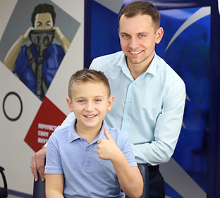 По средам для отцов с детьми единая цена за две стрижки 1400 рублей